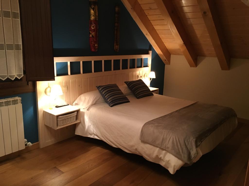 Hostal Otsoa Ezcaroz Ngoại thất bức ảnh
